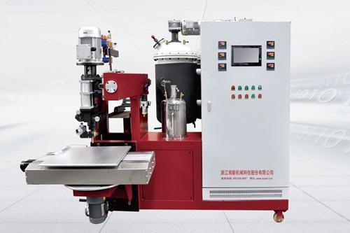 Máquina inyectora de poliuretano para fabricación de cintas adhesivas